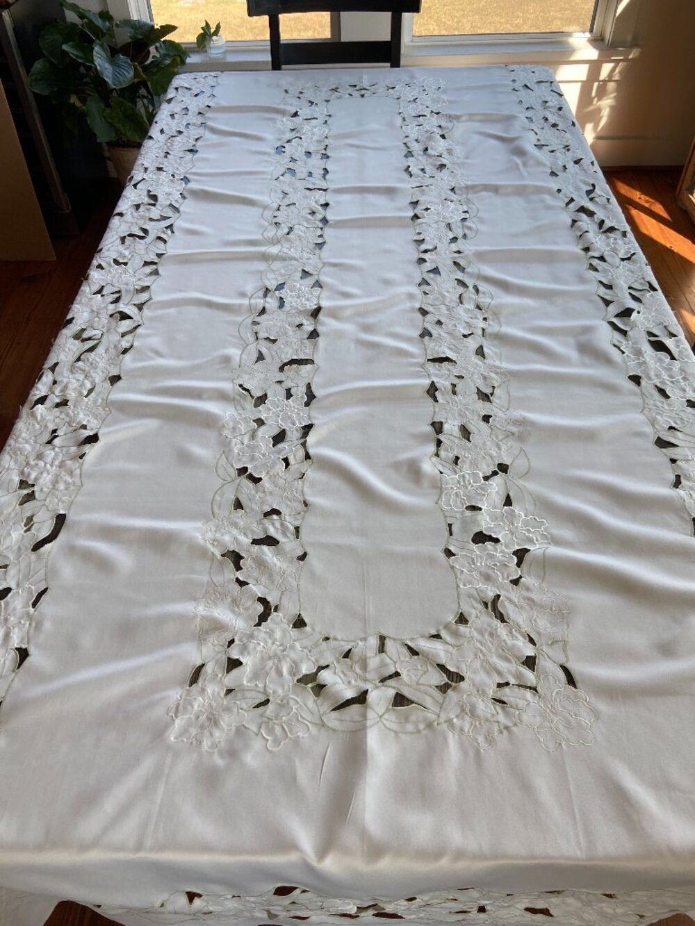 Vintage Cut Lace Floral Embroidered Ivory Table Cloth 117x58 XL